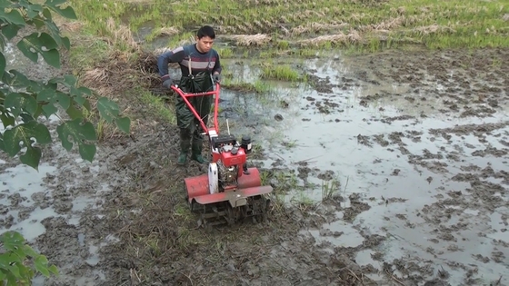 Cultivador avanzado con tracción a cuatro ruedas con motor de gasolina para equipos agrícolas