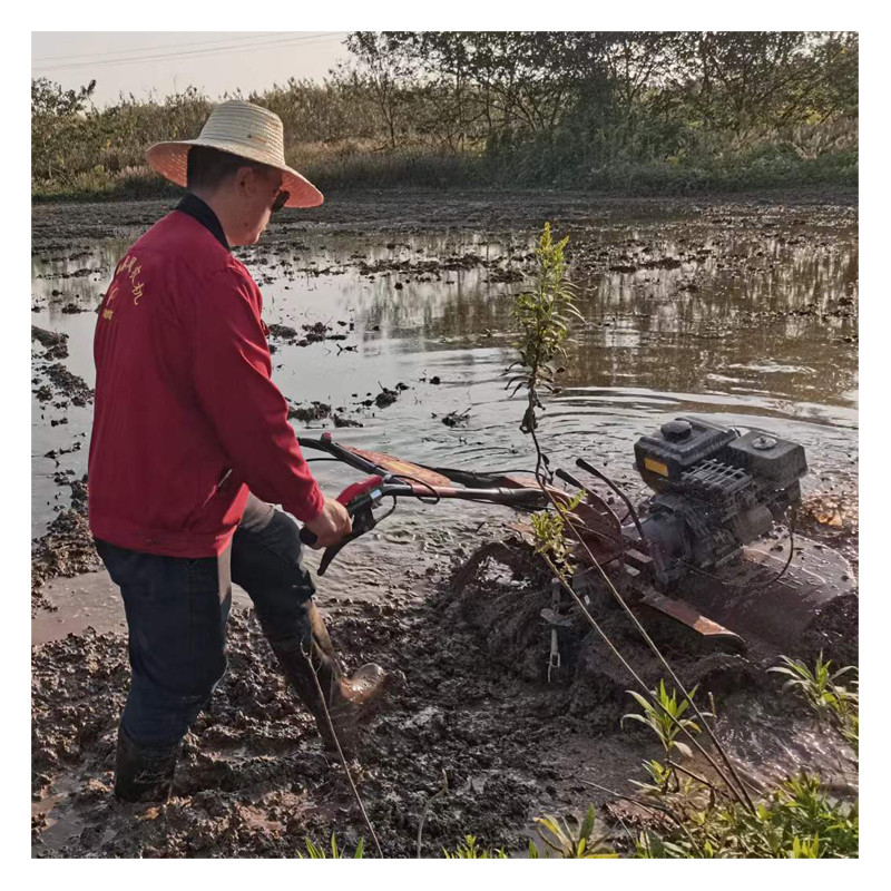 85 KG Nuevo diseño compacto con tracción a las cuatro ruedas con transmisión de todos los engranajes Mini Power Tiller Cultivator